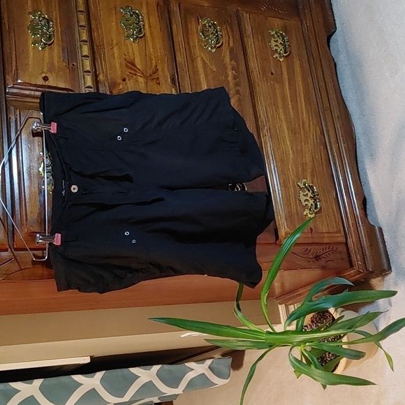 Women's Jules & James Black Cargo Shorts - Picture 2 of 6